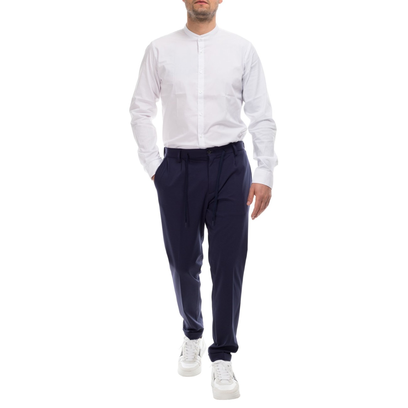 Navy blue pants and white shirt Street style | Roupas com camisa branca,  Roupas chique, Trajes business casual