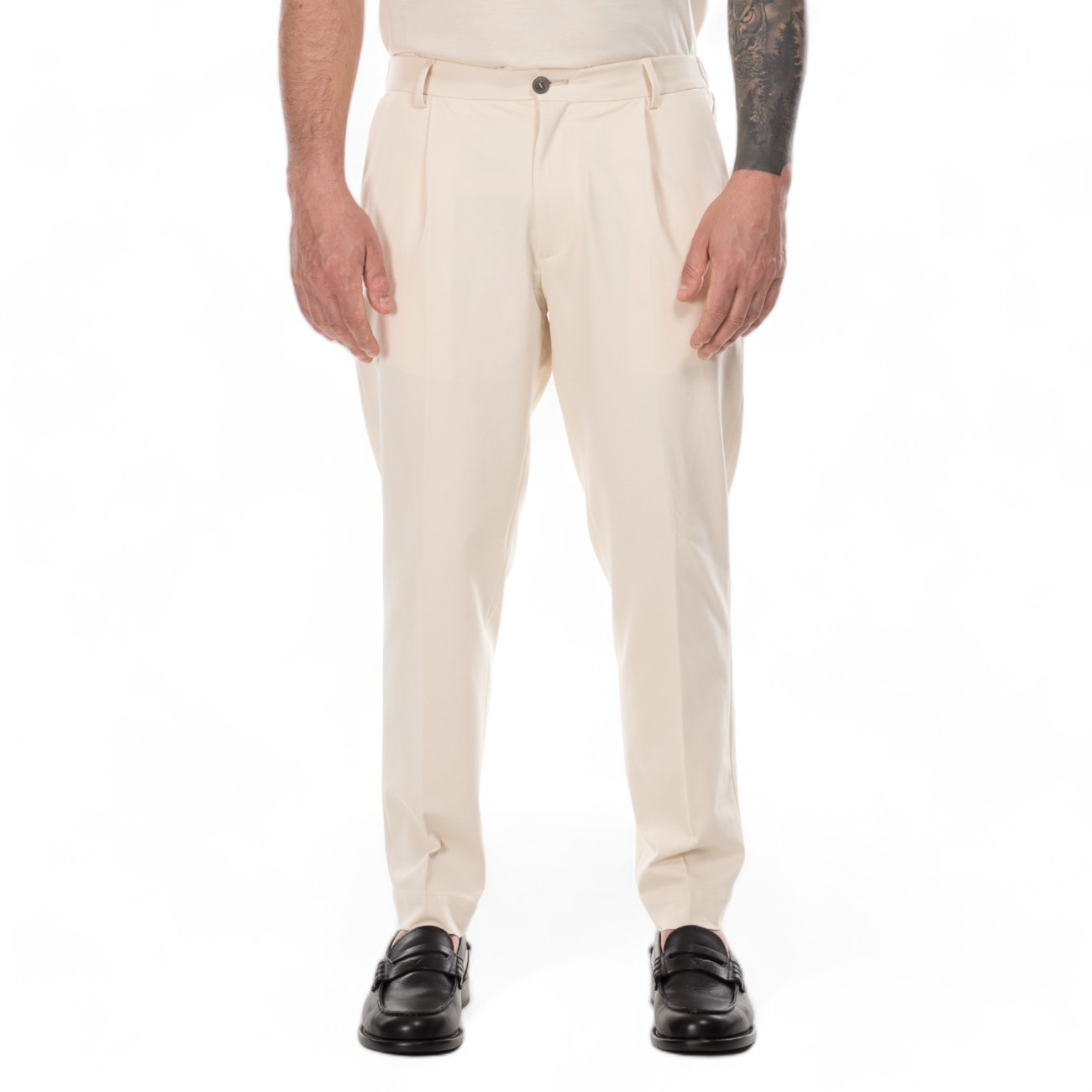 Outfit pantaloni chinos...