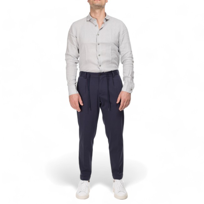 Outfit pantaloni chinos blu