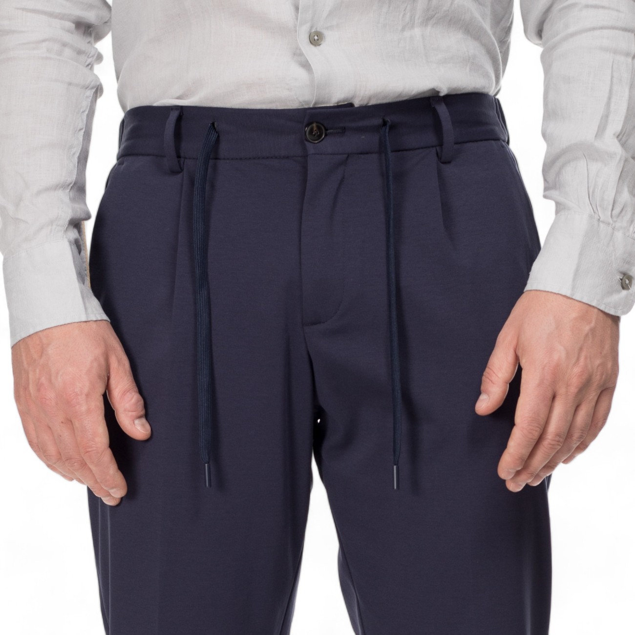 Outfit pantaloni chinos blu