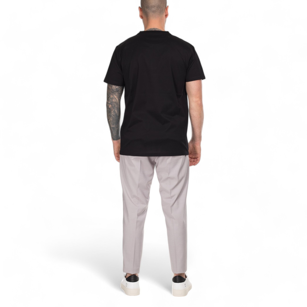 Outfit tshirt uomo basica nera